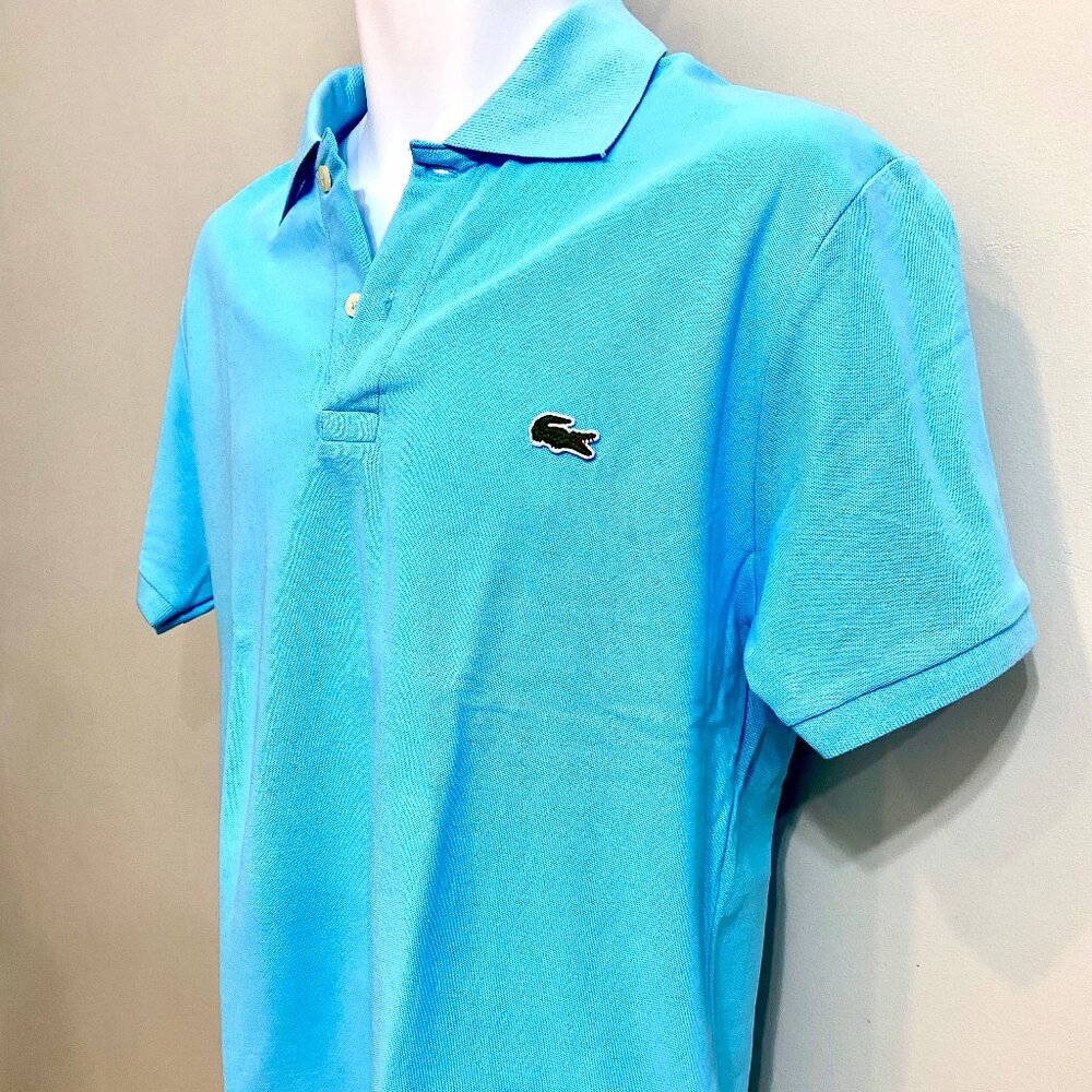 LACOSTE CREW NECK TURQUOIS COLOR SIZE SMALL NEW WITH NO TAGS.